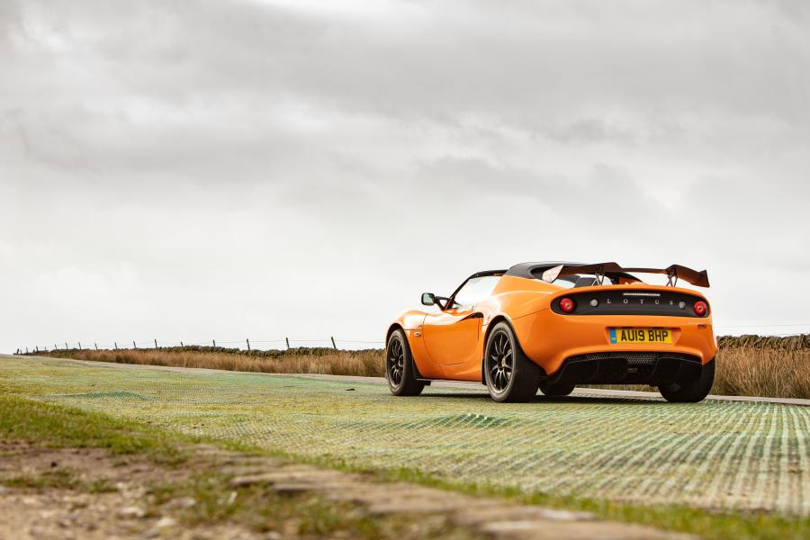  Lotus Elise Cup 250 2017 года  (UK) (фото 2 из 46)
